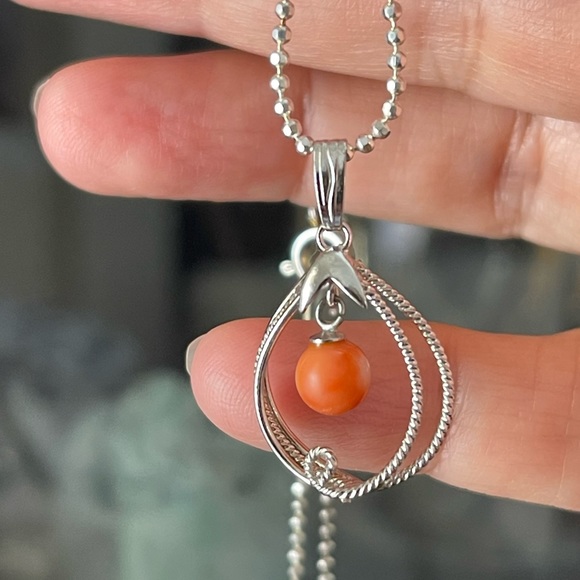 Japanese momo coral silver tone pendant and chain - Picture 7 of 8